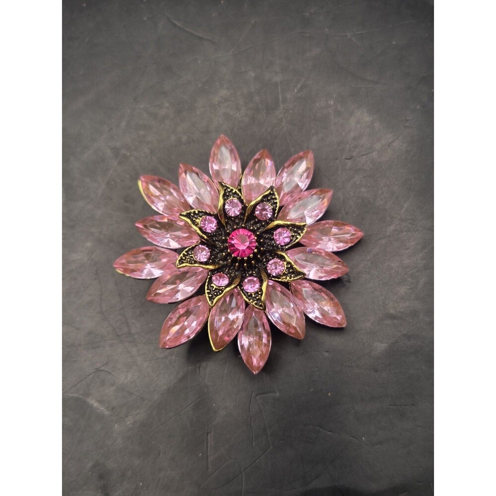 Vintage Chrysanthemum Brooch Pink - Picture 2 of 12